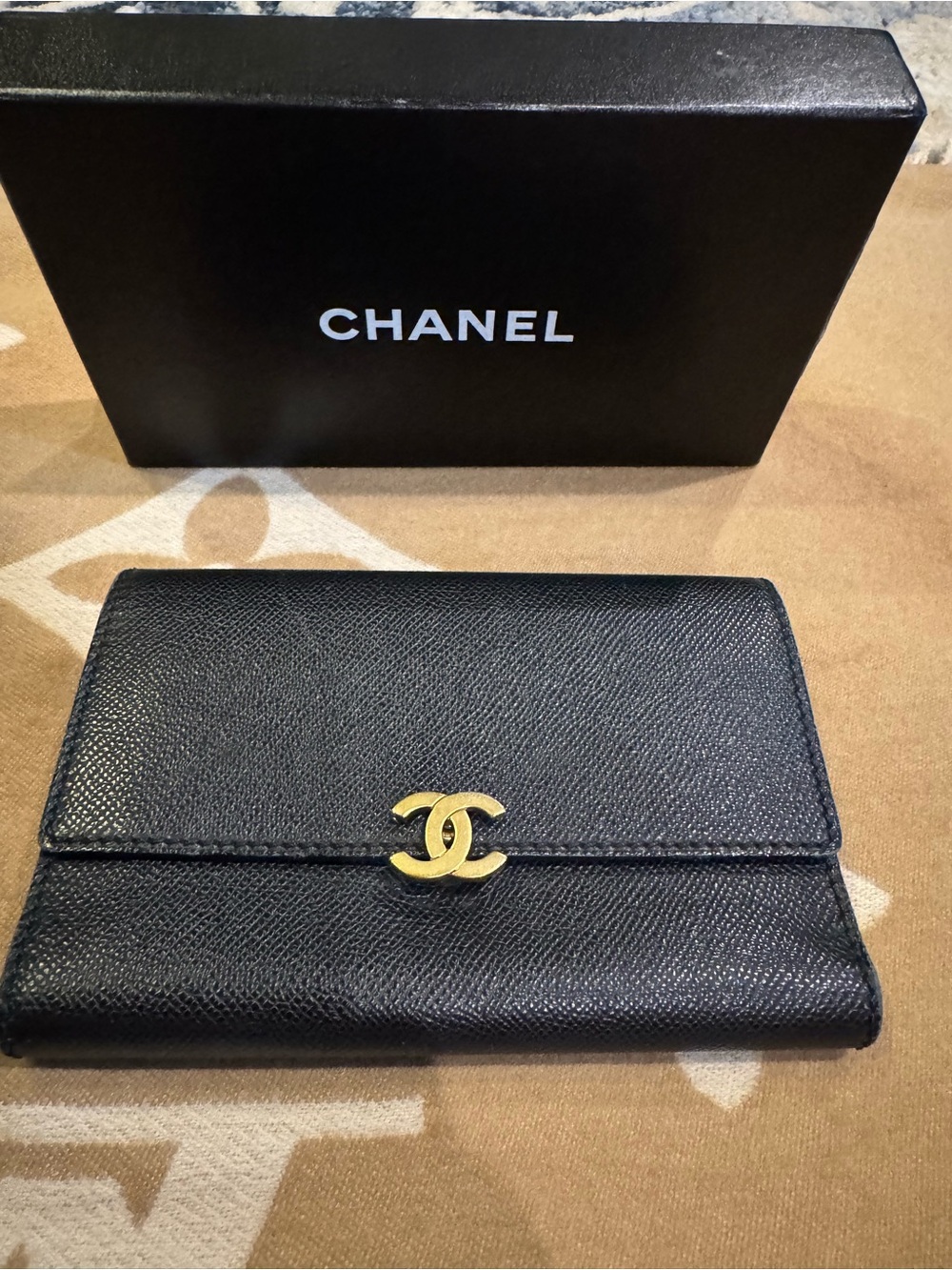 CHANEL Black Caviar Leather Continental Wallet with Gold CC Twist Lock - Picture 5 of 15